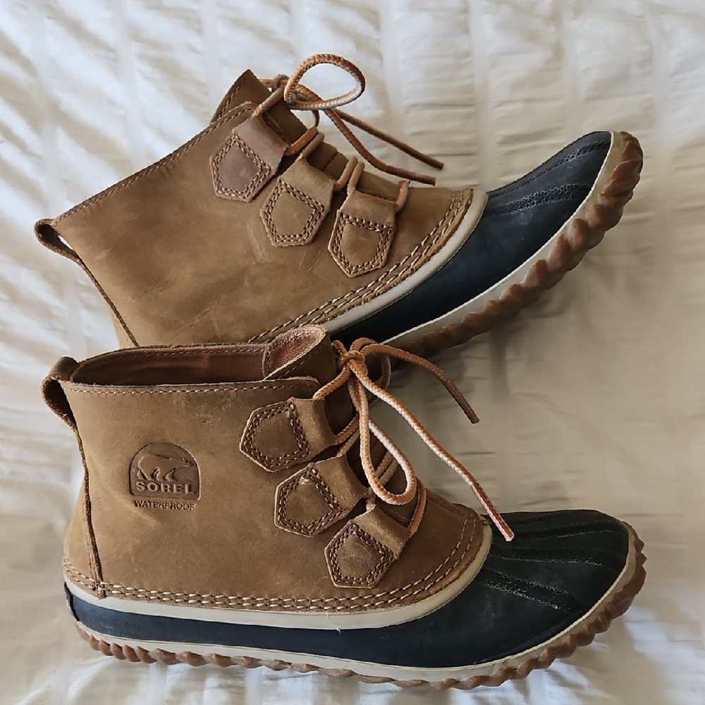 Sorel Tan and Black Waterproof Boots